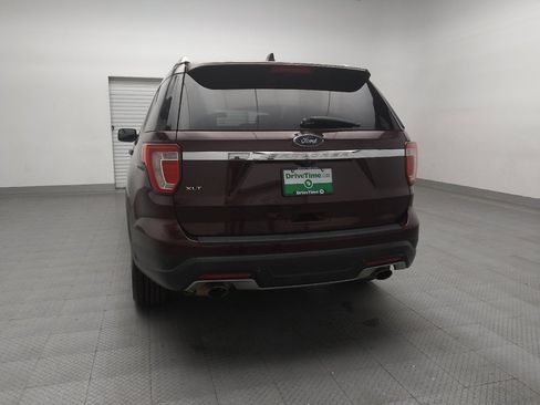 Used 2018 Ford Explorer XLT image 6