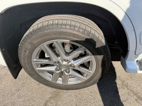 Used 2014 Lexus LX 570 4WD image 39