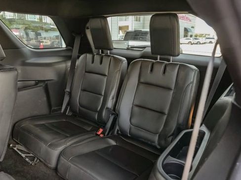 Used 2018 Ford Explorer XLT w/ Equipment Group 202A image 40