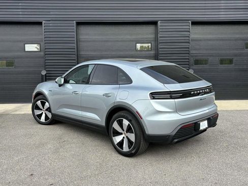 Used 2025 Porsche Macan 4 Electric image 3