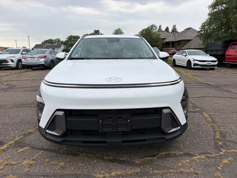 Used 2025 Hyundai Kona SEL FWD image 2