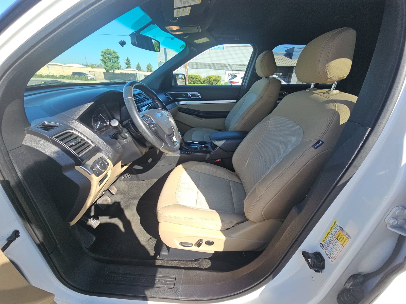 Used 2017 Ford Explorer XLT w/ Equipment Group 201A FWD image 10