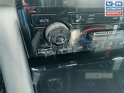Used 2024 Jeep Grand Cherokee Altitude AWD/4WD image 7