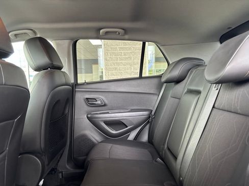 Used 2020 Chevrolet Trax LT w/ LT Convenience Package FWD image 13