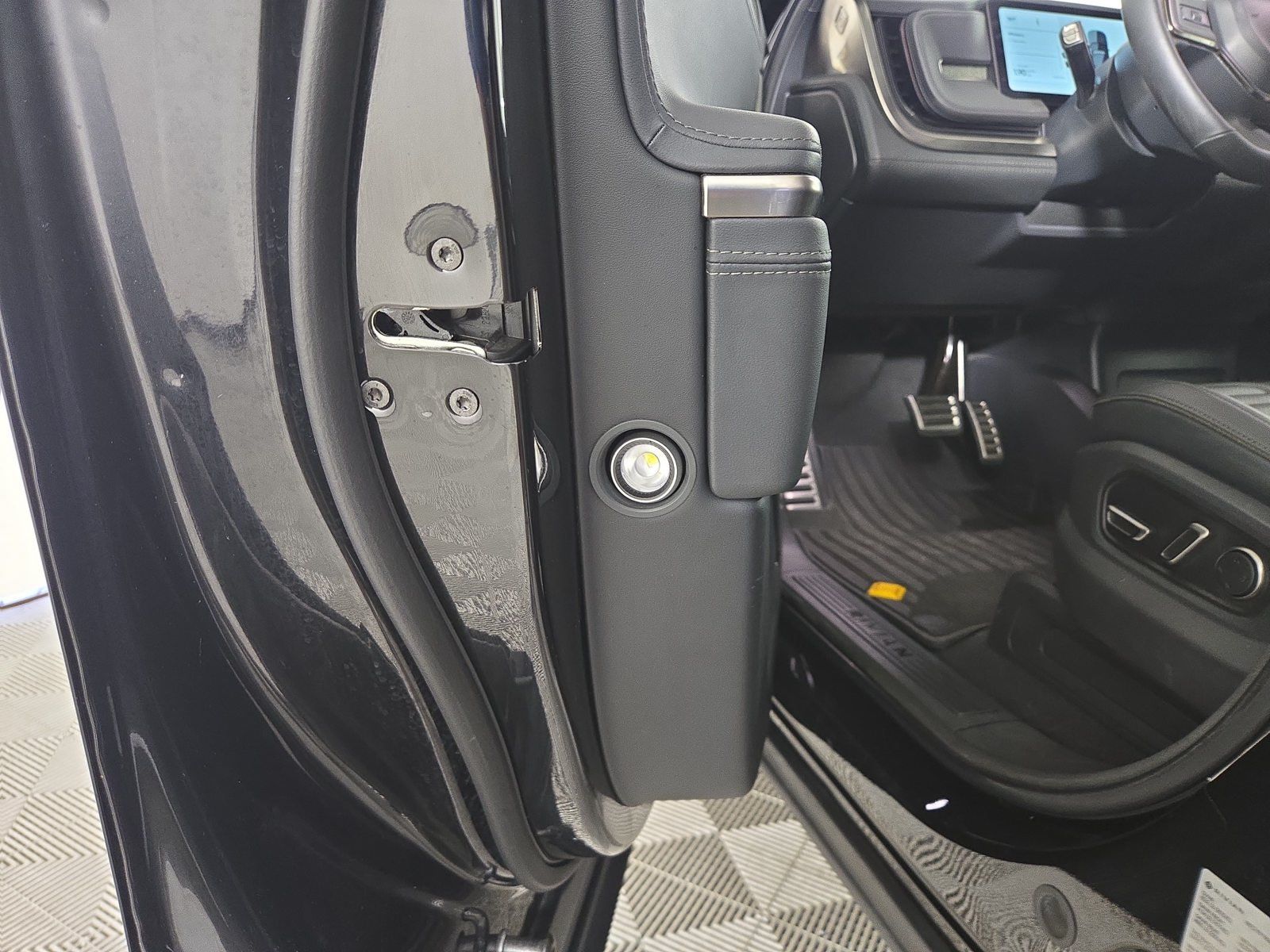 Used 2023 Rivian R1S Adventure Quad AWD/4WD image 32