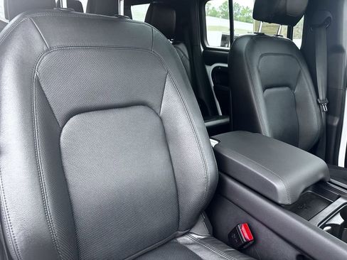 Used 2024 Land Rover Defender 130 S image 39