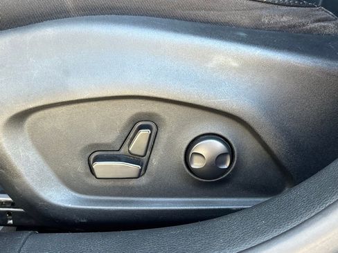 Used 2023 Jeep Compass Limited image 12