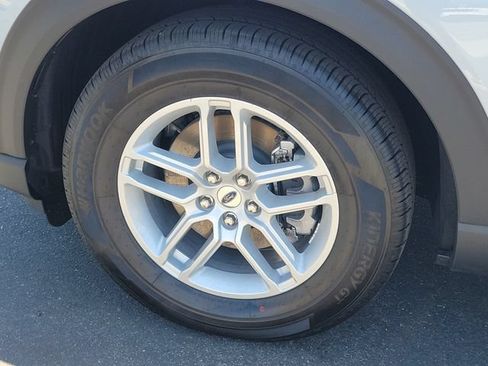 New 2026 Ford Explorer Active w/ Active Comfort Package RWD image 7