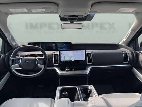 Used 2025 Ford Expedition Platinum w/ Driver's Package image 12