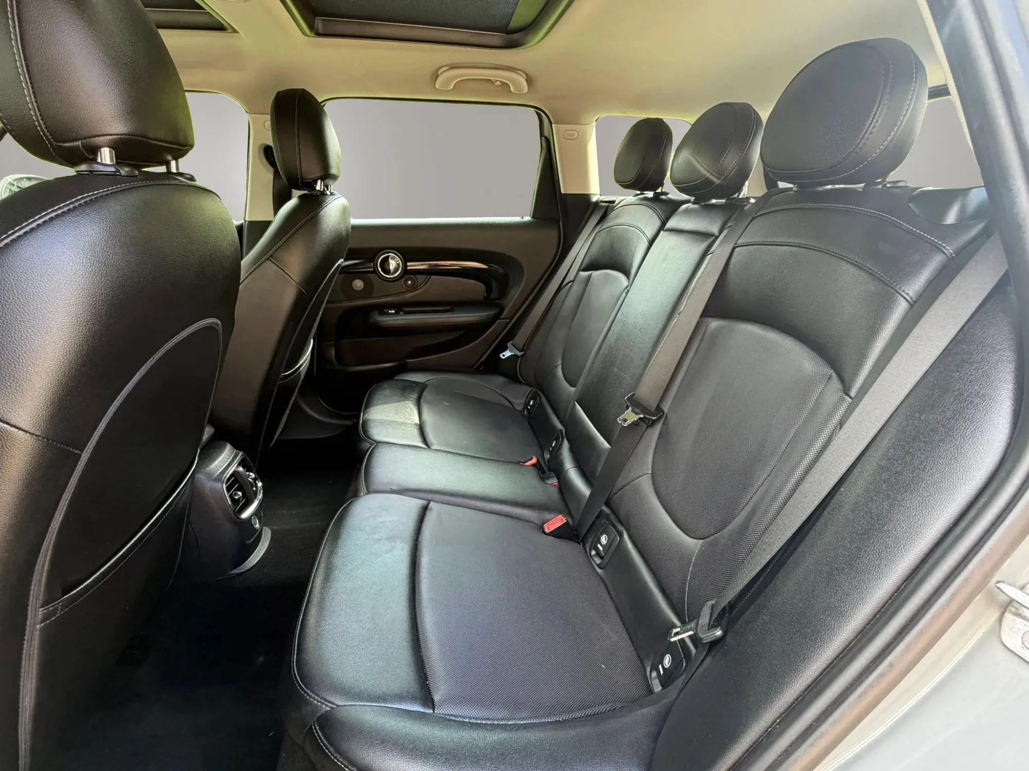 Used 2016 MINI Cooper Clubman FWD image 30