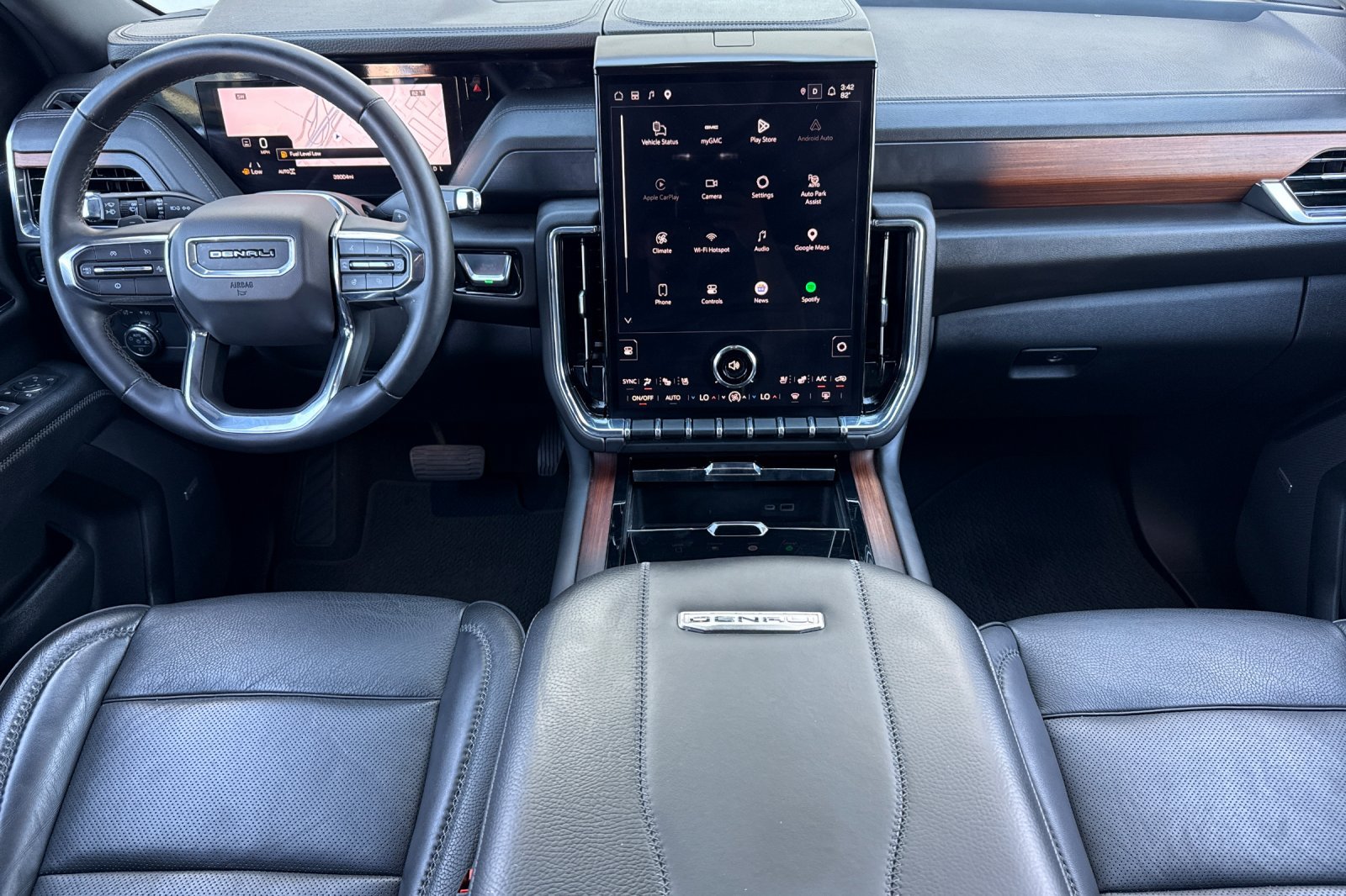 Used 2025 GMC Yukon Denali AWD/4WD image 17