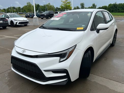 Certified 2024 Toyota Corolla SE FWD image 3