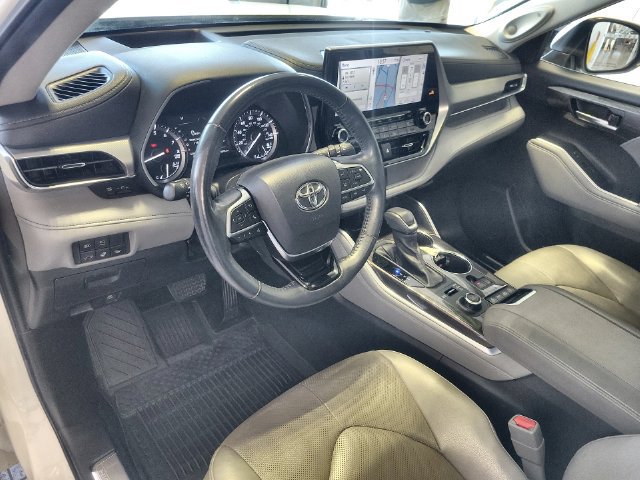 Used 2021 Toyota Highlander Platinum AWD/4WD image 14