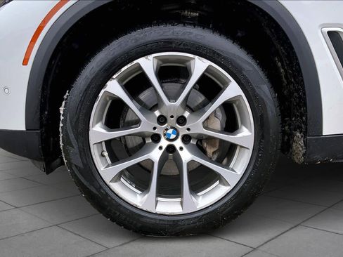 Used 2021 BMW X5 xDrive40i w/ Premium Package image 11