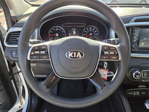 Used 2019 Kia Sorento LX image 17