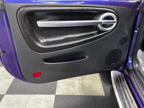 Used 2004 Chevrolet SSR w/ Preferred Equipment Group RWD image 11