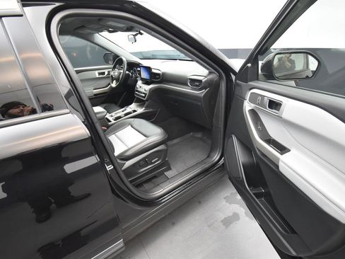 Certified 2023 Ford Explorer XLT w/ Equipment Group 202A image 13