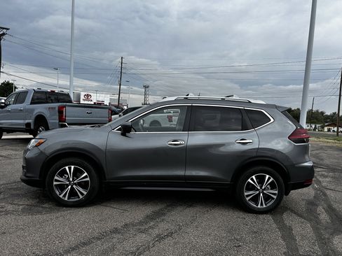 Used 2020 Nissan Rogue SV w/ Premium Package AWD/4WD image 2