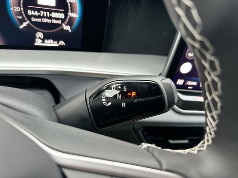 New 2025 Volkswagen Tiguan SE image 43