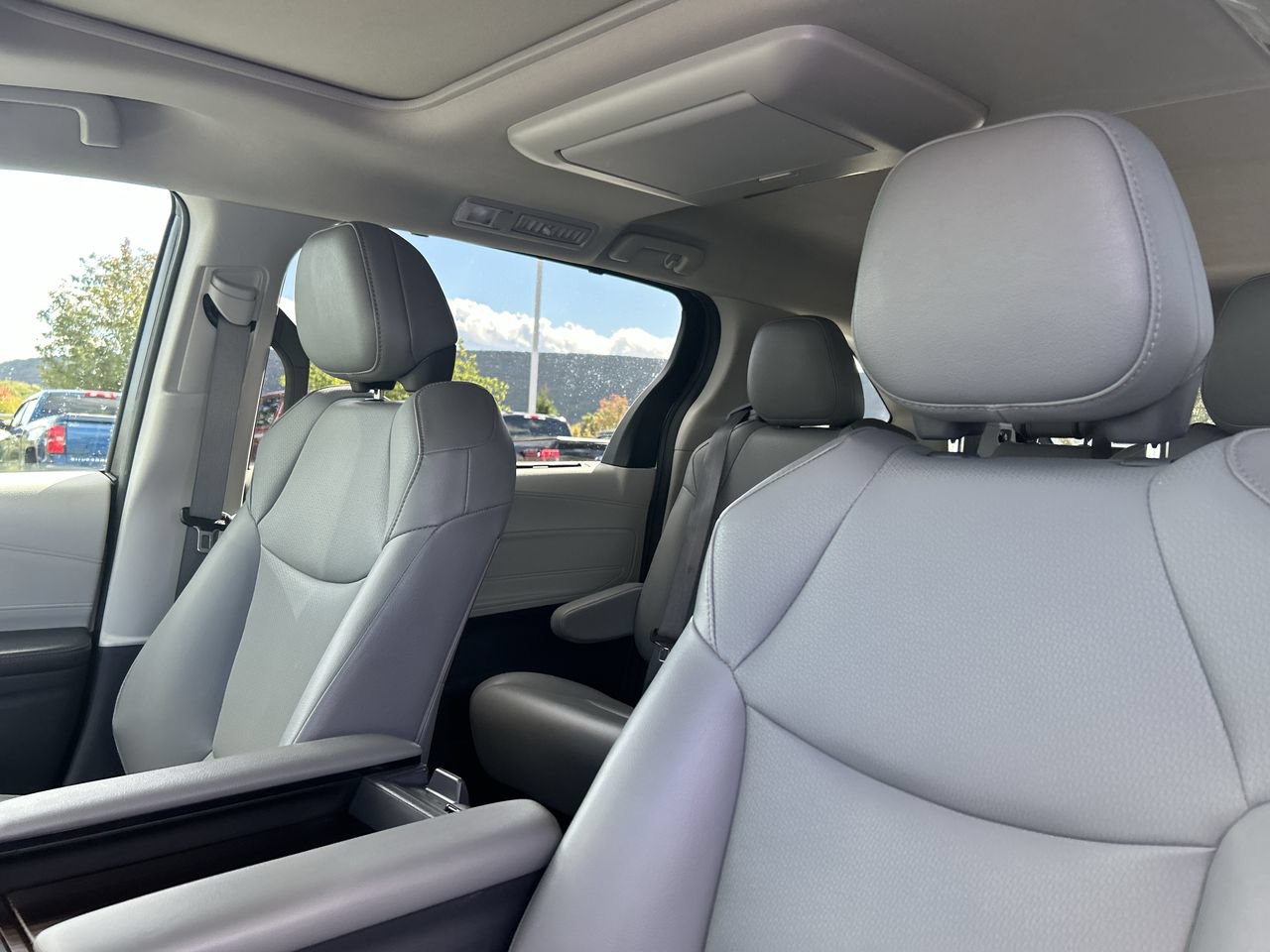 Used 2022 Toyota Sienna XLE w/ XLE Plus Package AWD/4WD image 22