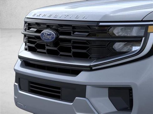 New 2025 Ford Expedition Platinum w/ Platinum Ultimate Package image 17