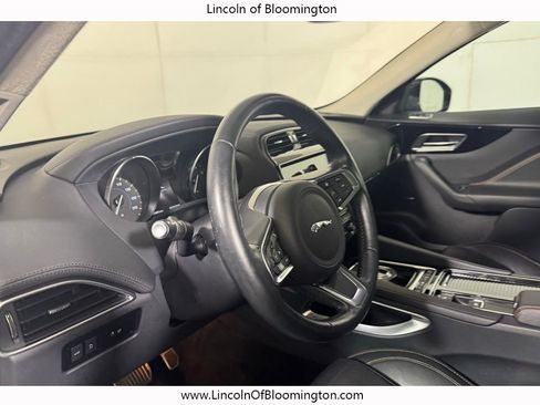 Used 2019 Jaguar F-PACE Prestige image 34