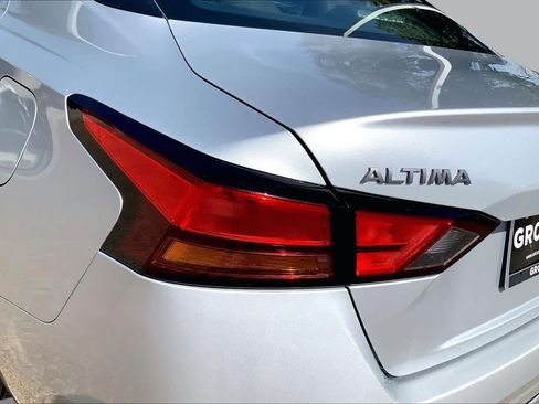 Used 2025 Nissan Altima 2.5 SV FWD image 30