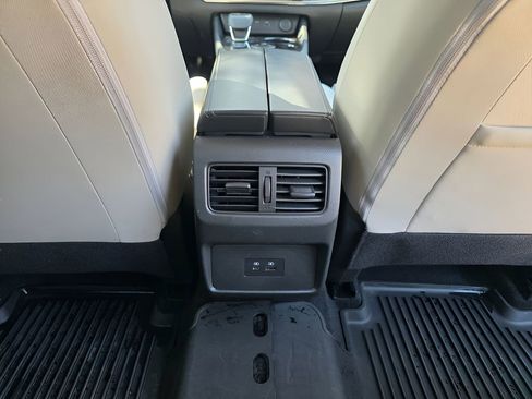 Used 2023 Nissan Rogue SV image 9