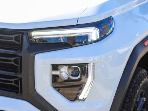 Used 2023 GMC Canyon Elevation w/ Elevation Premium Package image 8