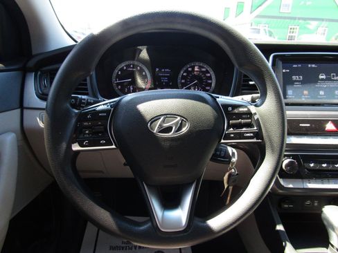 Used 2018 Hyundai Sonata SE FWD image 14