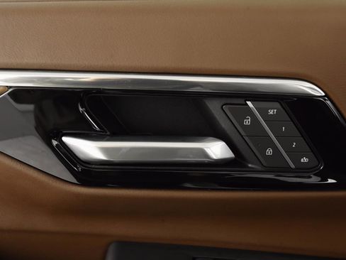 Used 2025 Chevrolet Suburban High Country image 32