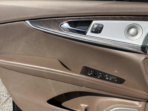 Used 2016 Lincoln MKX Reserve w/ Luxury Package FWD image 16