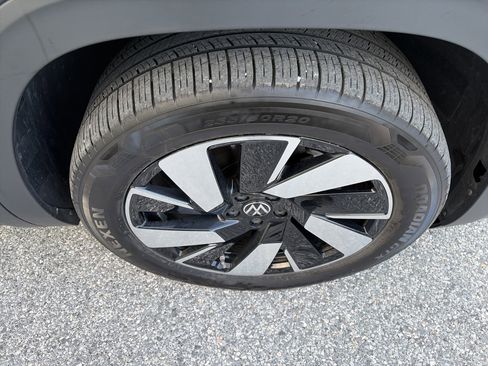 Used 2024 Volkswagen Atlas Cross Sport SE image 14