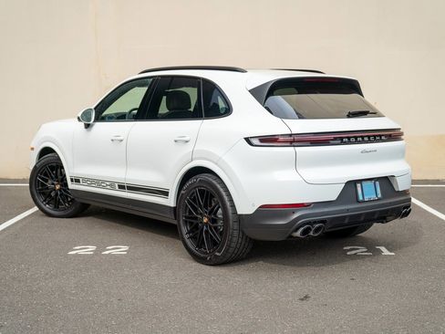 Used 2025 Porsche Cayenne image 3