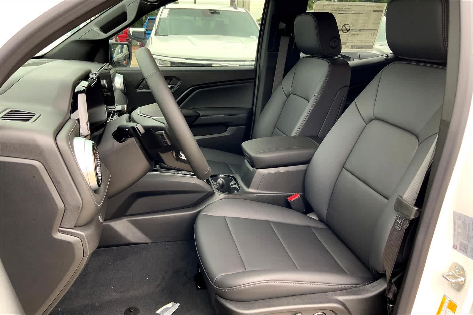 Used 2024 Chevrolet Colorado LT w/ LT Convenience Package III RWD image 10