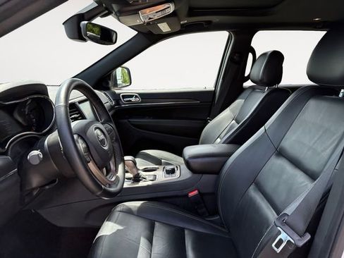 Used 2017 Jeep Grand Cherokee Limited AWD/4WD image 9