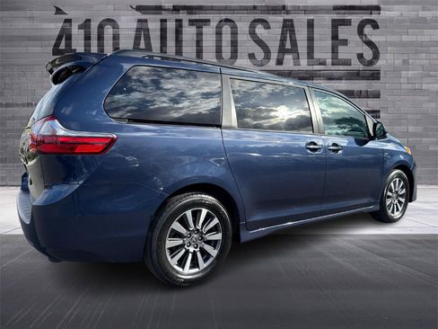 Used 2020 Toyota Sienna XLE image 3