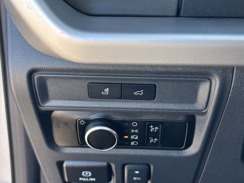 Used 2024 Ford Expedition XLT image 15