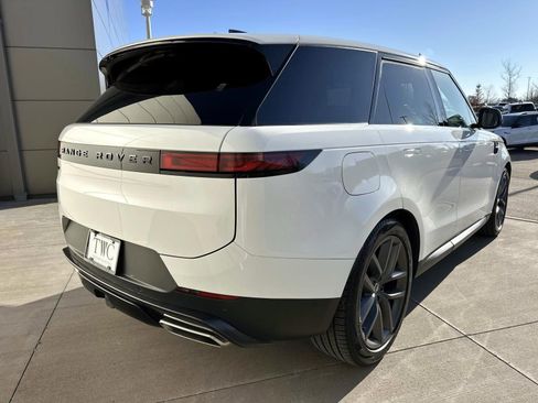 Used 2025 Land Rover Range Rover Sport SE image 5