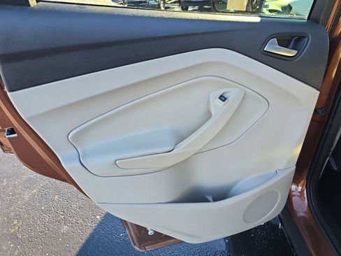 Used 2017 Ford Escape SE image 9