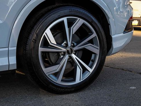 Used 2025 Audi Q4 e-tron Premium image 8