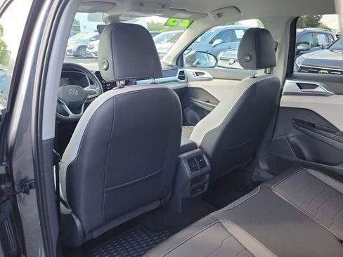 Certified 2025 Volkswagen Taos SE FWD image 13