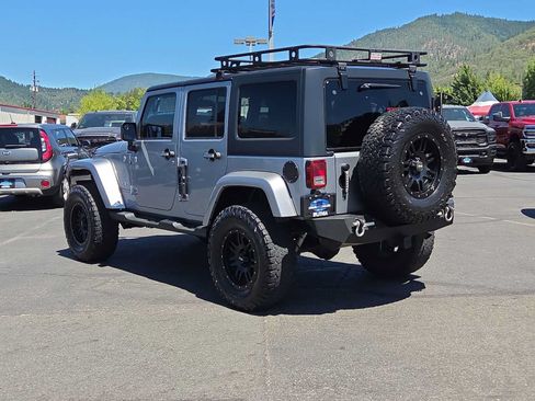 Used 2013 Jeep Wrangler Unlimited Sahara w/ Connectivity Group AWD/4WD image 12