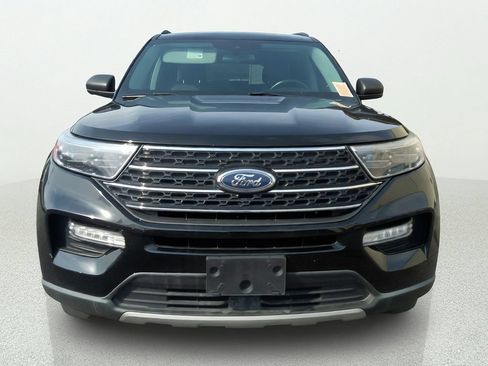 Used 2023 Ford Explorer XLT w/ Equipment Group 202A RWD image 2