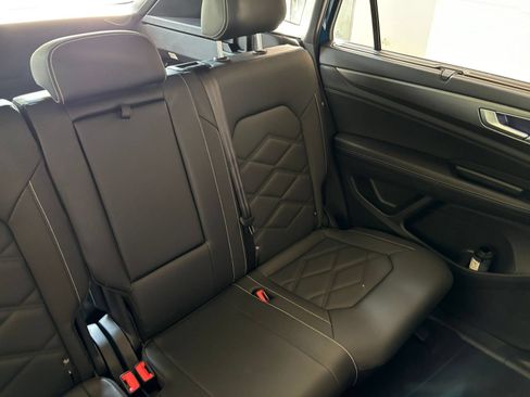 Used 2026 Volkswagen Atlas Cross Sport SE FWD image 36