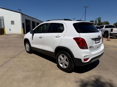 Used 2021 Chevrolet Trax LT w/ LT Convenience Package AWD/4WD image 29