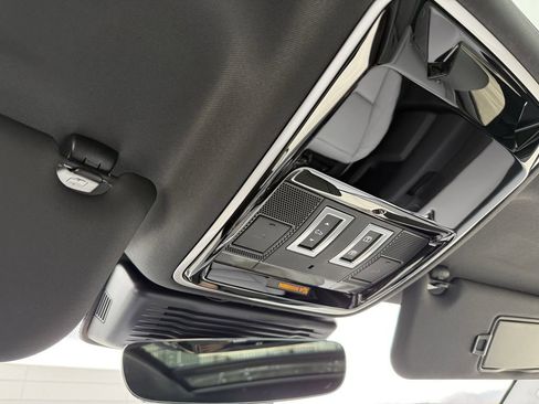 New 2026 Land Rover Range Rover Velar S image 27