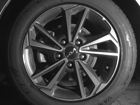 Used 2024 Kia Forte LXS image 17