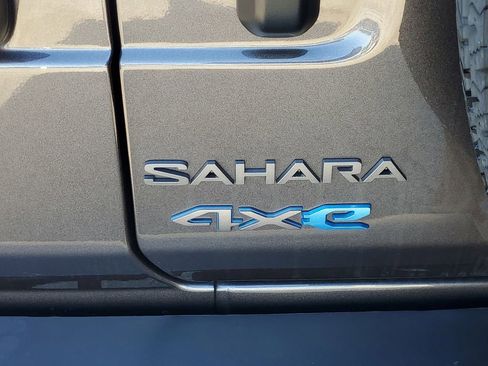 Used 2025 Jeep Wrangler Unlimited Sahara AWD/4WD image 6