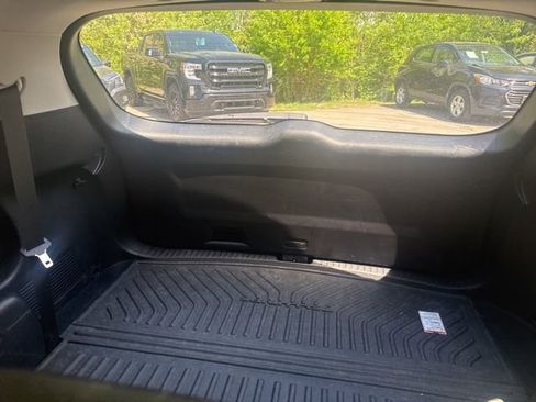 Used 2025 Kia Telluride LX FWD image 9